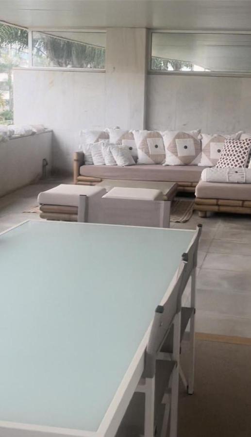 Embrujo De Banus - Spacious 2 Bedroom Steps Away From Apartamento *