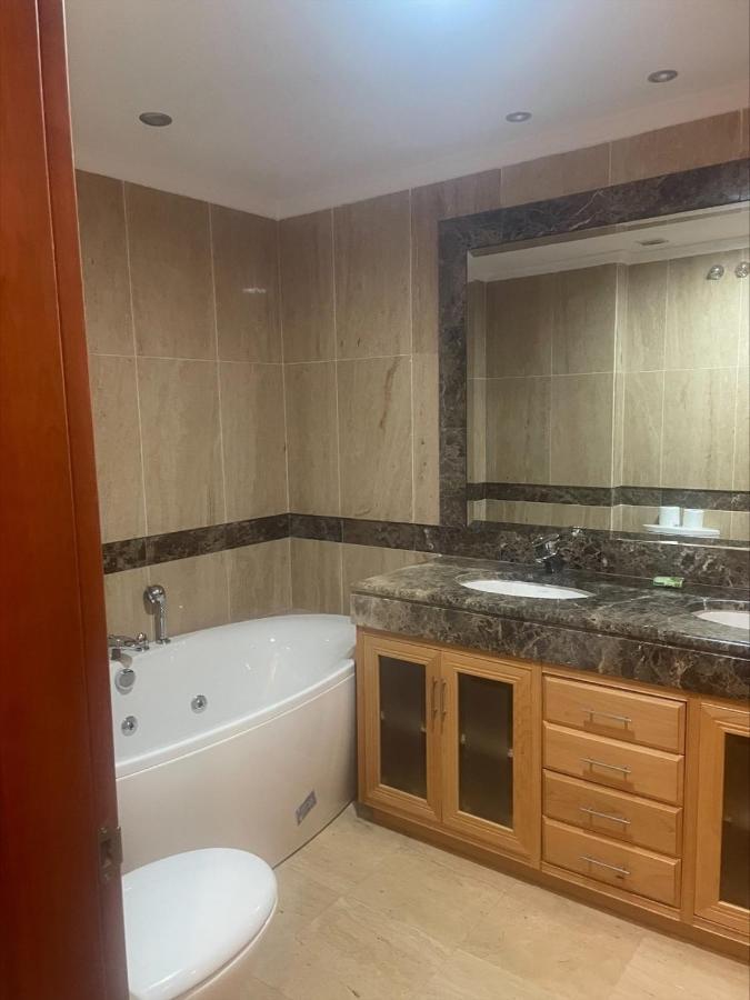 Apartamento Embrujo De Banus - Spacious 2 Bedroom Steps Away From