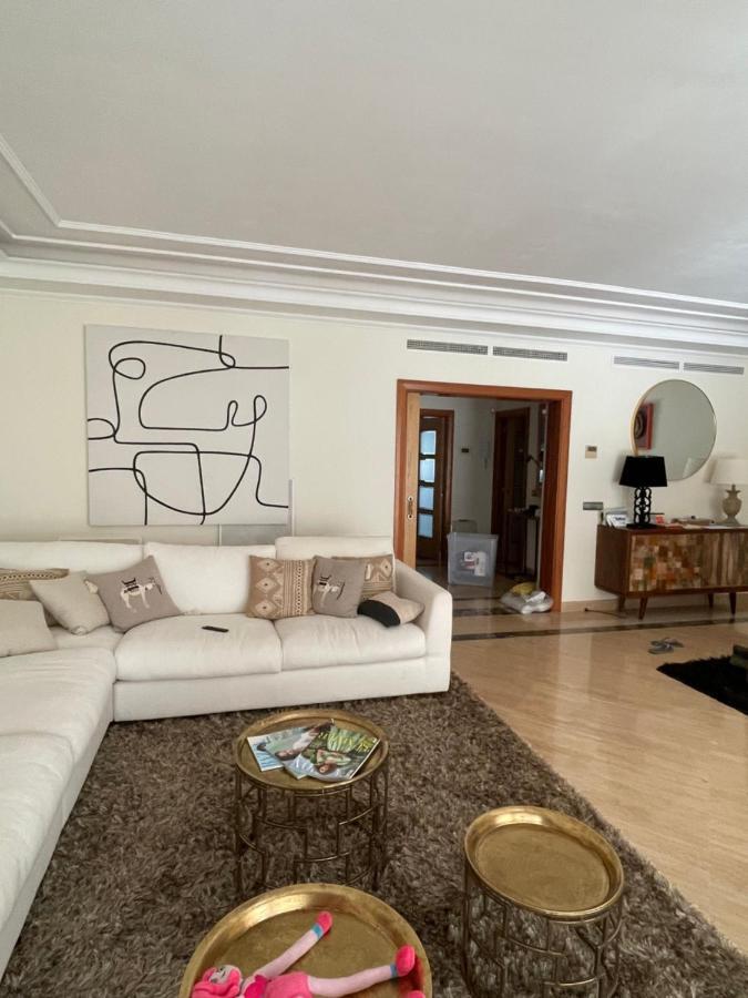 Embrujo De Banus - Spacious 2 Bedroom Steps Away From