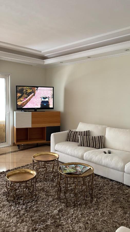 Embrujo De Banus - Spacious 2 Bedroom Steps Away From Apartamento